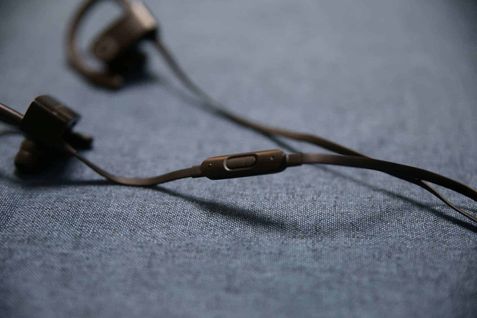 CP值完勝Beats Powerbeats3 Wireless的耳掛式藍芽運動耳機!?-TechTeller (科技說)