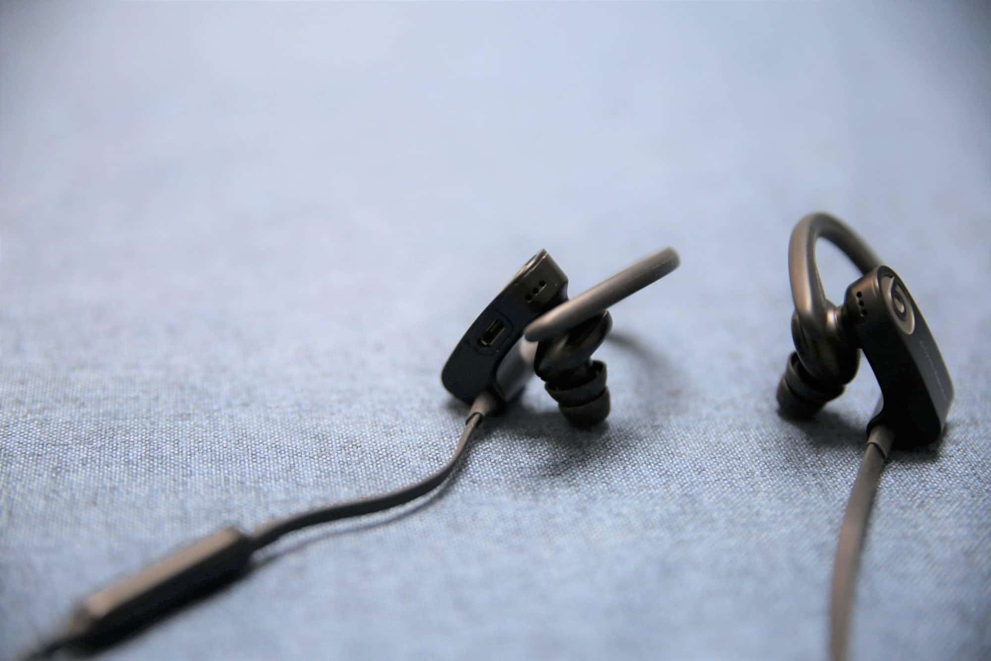 CP值完勝Beats Powerbeats3 Wireless的耳掛式藍芽運動耳機!?-TechTeller (科技說)