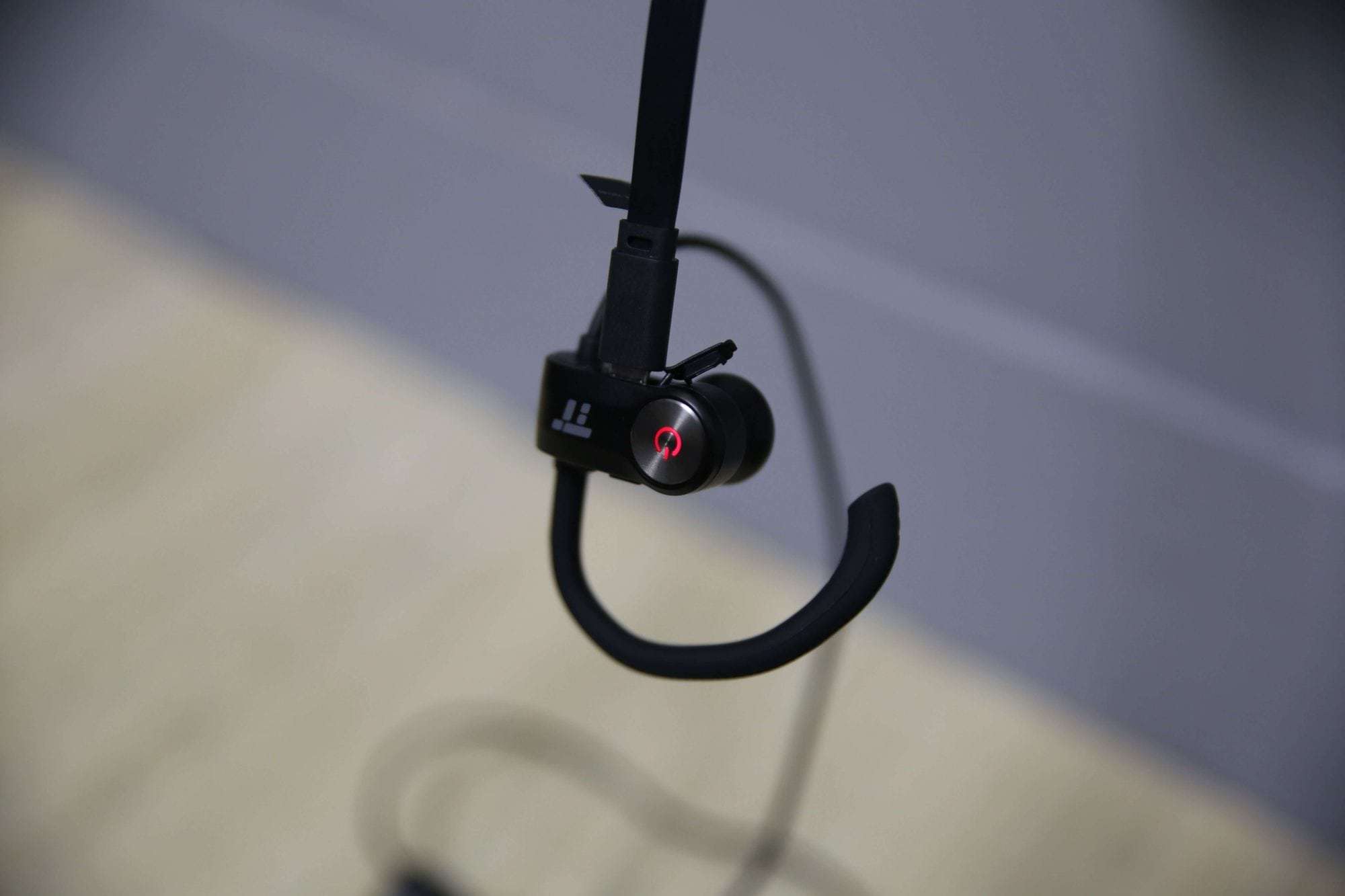 CP值完勝Beats Powerbeats3 Wireless的耳掛式藍芽運動耳機!?-TechTeller (科技說)